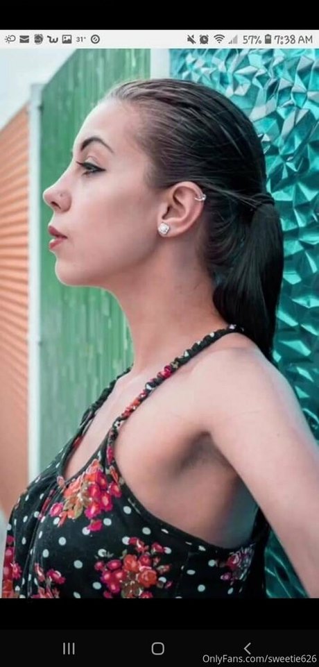 曲線美のクーガーオンリーファンズ セックス 画像