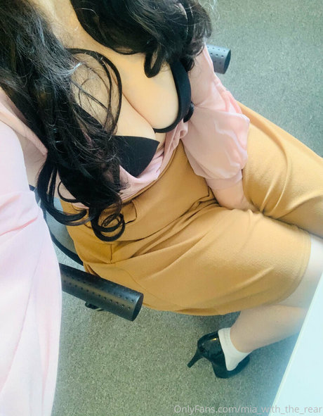 mia with the rear ヌード女優 写真