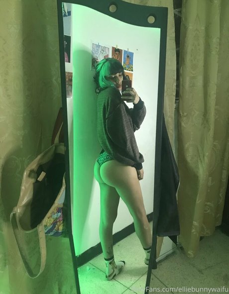 elliebunnywaifu ヌードモデル 写真