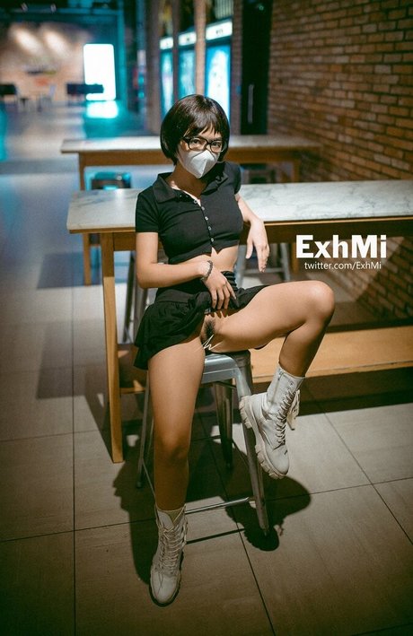 ExhMi セクシーモデル 画像