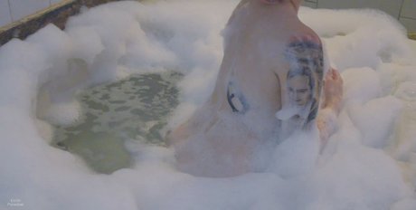 Yuma 2077 アダルトモデル 写真