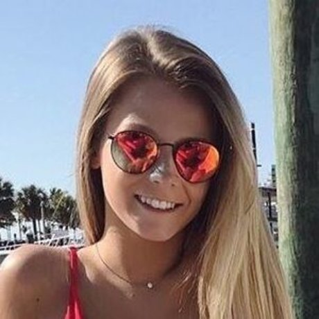 Brianna Yagos セックスモデル 写真