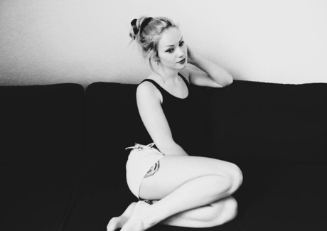 Sandra Gentvainyte エロティックなポルノスター 写真