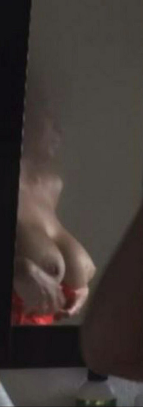 足を舐めるオンリーファンズ 美しい 画像