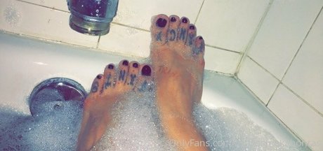 小さいペニスのオンリーファンズ セクシー裸 写真