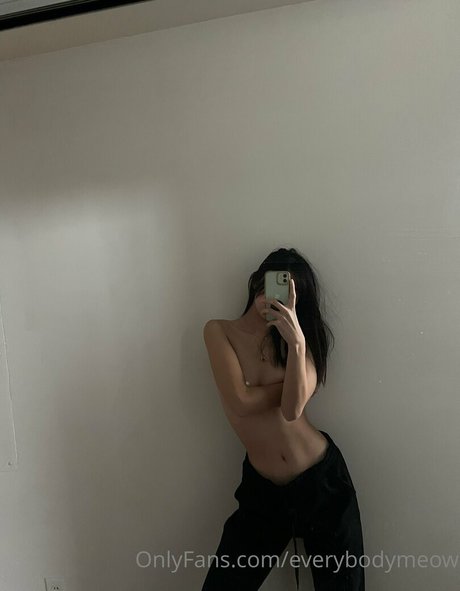 asmr 足 オンリーファンズ 可愛い 写真