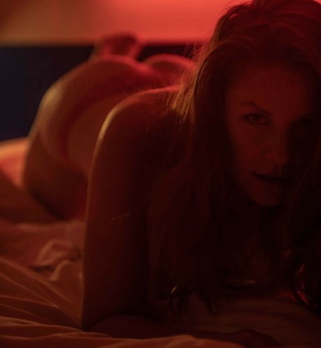 Carrie Keagen 完璧なスター ギャラリー