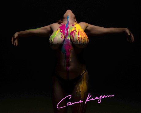Carrie Keagen 可愛いモデル 画像