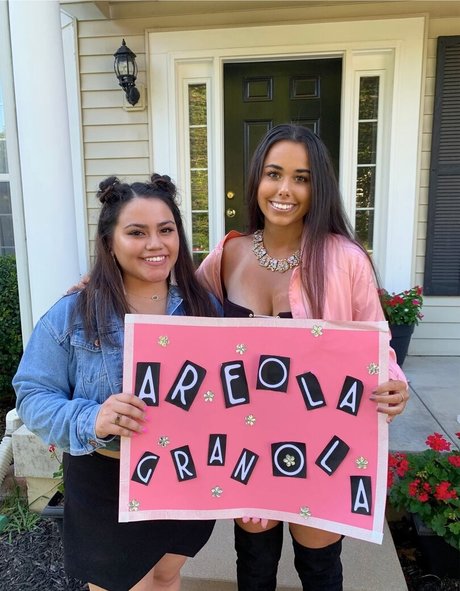 Nerdysara 美しいモデル 写真