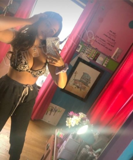 Nerdysara ポルノモデル 写真