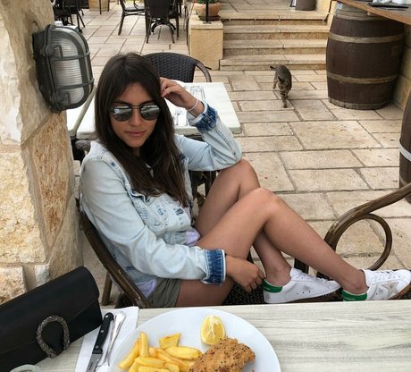 Meshi Malka セックスモデル ギャラリー