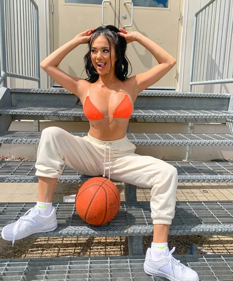 巨乳ラテン系ティーンオンリーファンズ エロチック 画像