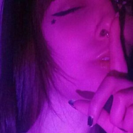 曲線美のクーガーオンリーファンズ ホットセクシー 写真