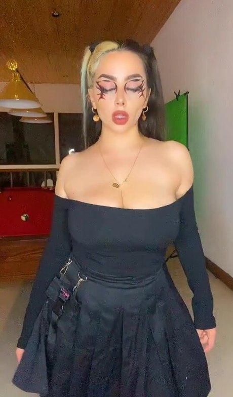 ブラックバニーオンリーファンズ ヌード 写真