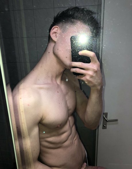 lucashallfree スター 裸 写真