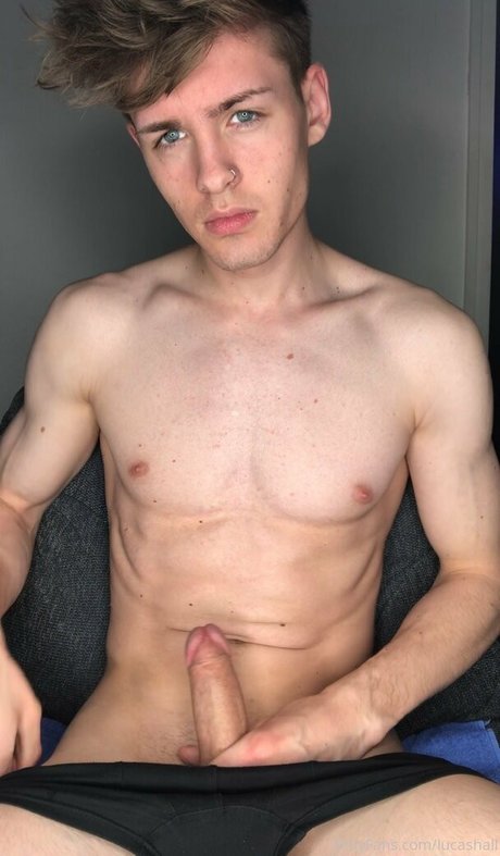 lucashallfree エロティックモデル 写真