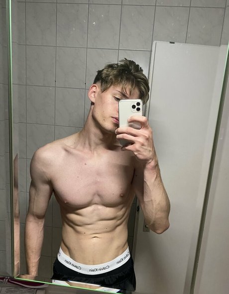 lucashallfree エロティックなスター 写真