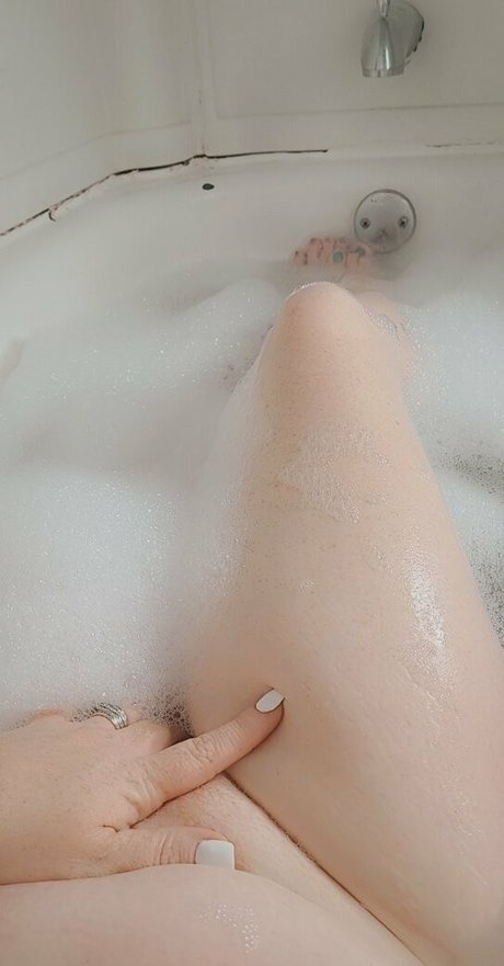 ブラジルの巨乳オンリーファンズ セクシーヌード 写真