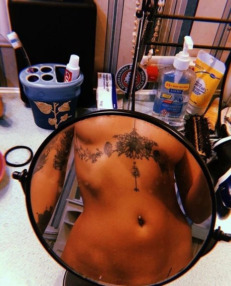 spiceebby 裸のスター 写真