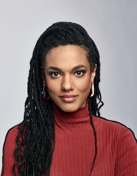 Freema Agyeman 裸のスター 写真