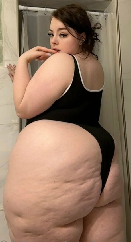 peacchyqueenn セクシー女優 写真