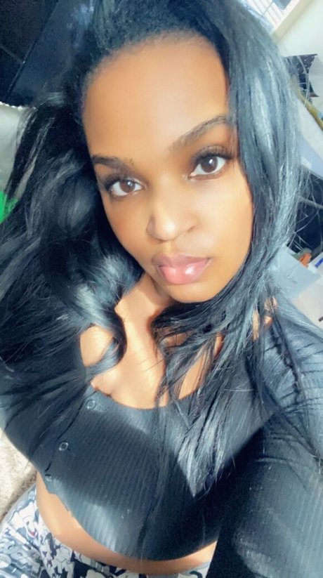 ヌーディストオンリーファンズ ホットセクシー 画像