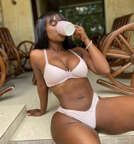 Amara La Negra ポルノモデル 写真
