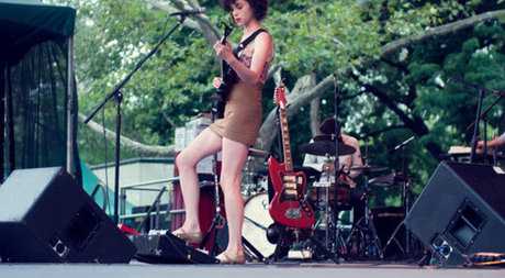 Annie Clark セックスモデル 写真