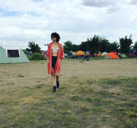 Annie Clark ポルノモデル 画像