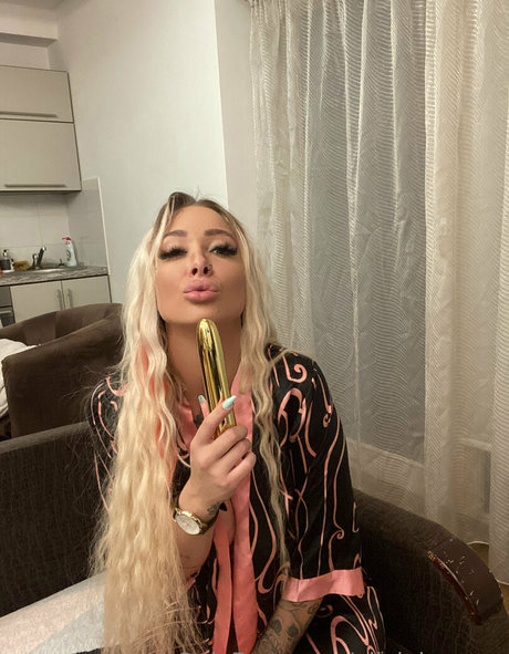 oliviahazeee 裸のモデル 写真