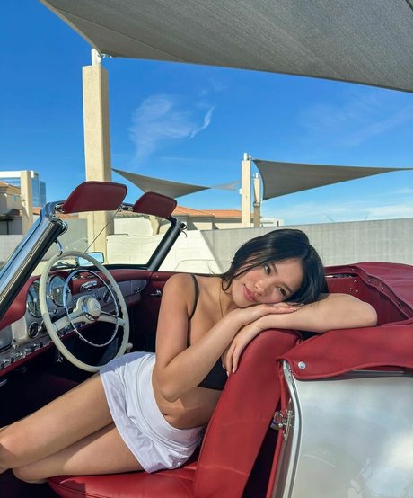 Kezia S 裸の女優 写真