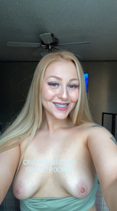 Mandi Koxx アダルトモデル 写真
