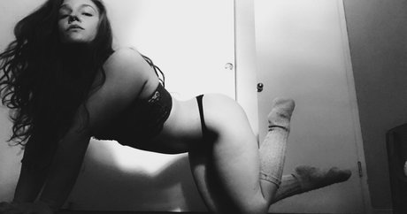 オンリーファンズを舐める ホットセックス 画像