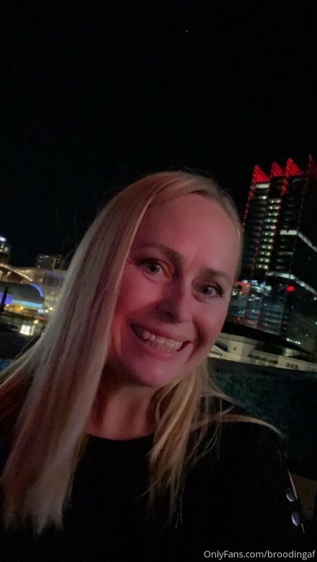 broodingaf ヌードスター 写真