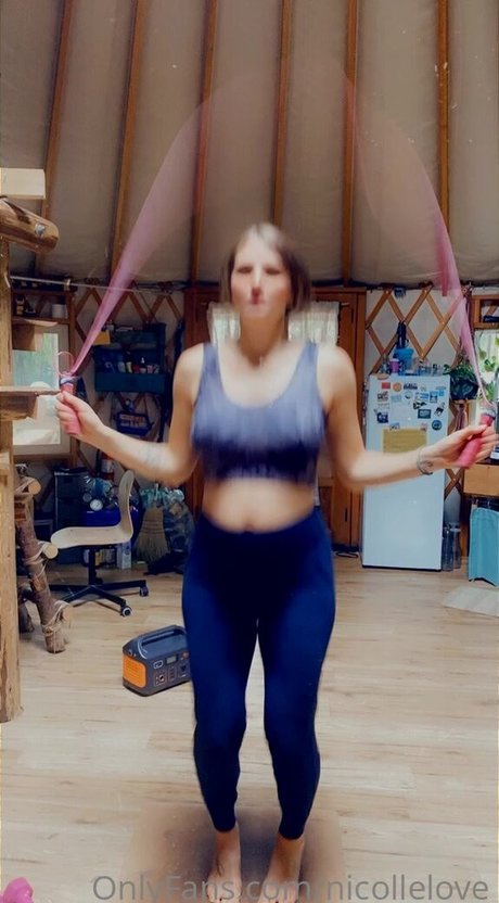 Holistic Nicole セクシーなスター アーカイブ