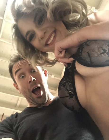 willpounder エロティック女優 写真