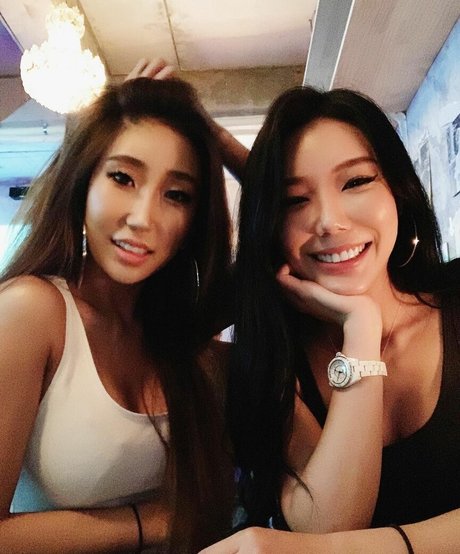 Jinnnyk セクシー女優 画像