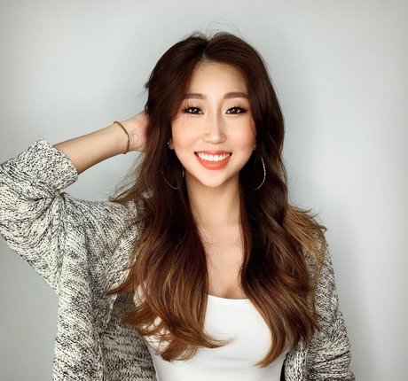 Jinnnyk エロティック女優 画像