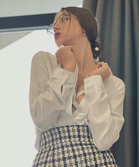 Taanni bc セックス女優 写真