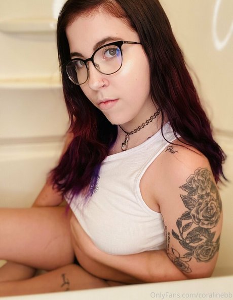 細身の黒人女性オンリーファンズ セクシー裸 写真