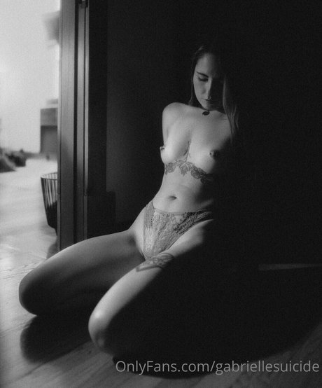 白いランジェリーオンリーファンズ 限定 画像