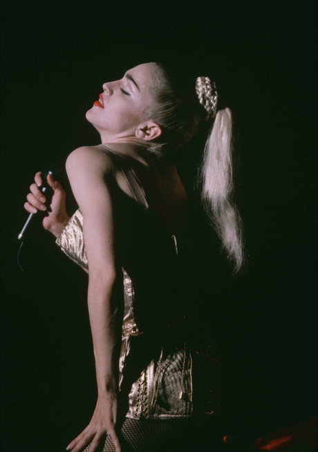 裸のシャワー オンリーファンズ 無料ヌード 写真