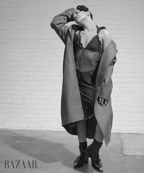 Tessa Thompson 裸のポルノスター 写真