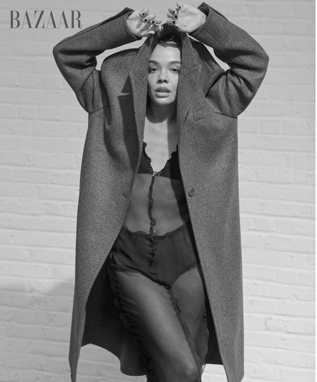 Tessa Thompson セクシーなポルノスター 画像