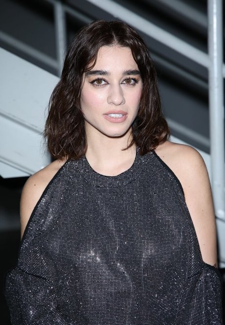 Simona Tabasco セックスモデル アーカイブ