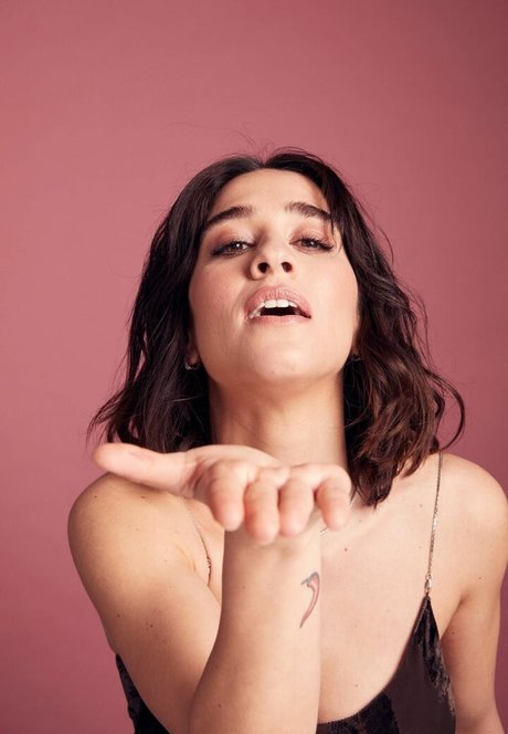 Simona Tabasco ヌードのポルノスター 写真