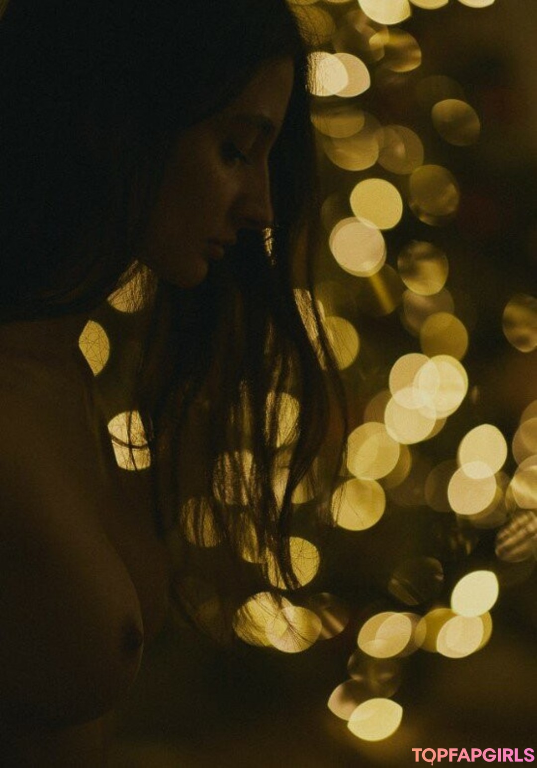 マイクロTバックオンリーファンズ 無料セクシー 画像