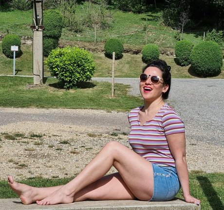 ビキニファックオンリーファンズ xxx 画像