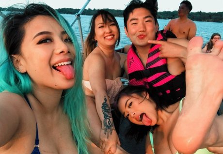 kaliauniverse ホットなポルノスター 写真