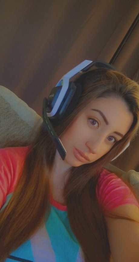 poppycarminexxx 美しい女優 画像